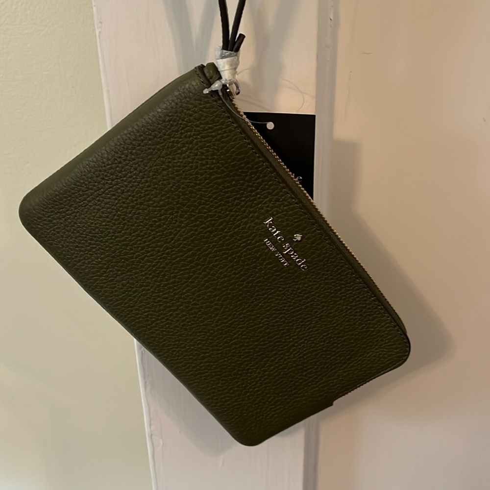 NWT Kate Spade Dark Green Wristlet - Picture 1 of 5